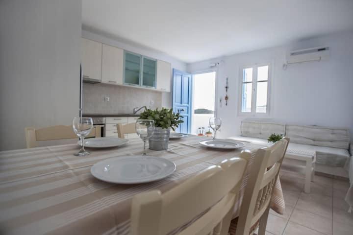 Astarti Apartments Livadi  Eksteriør billede